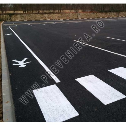 Marcaj rutier cu vopsea pentru linii exterioare parcari Marcaj rutier cu vopsea pentru linii exterioare parcari